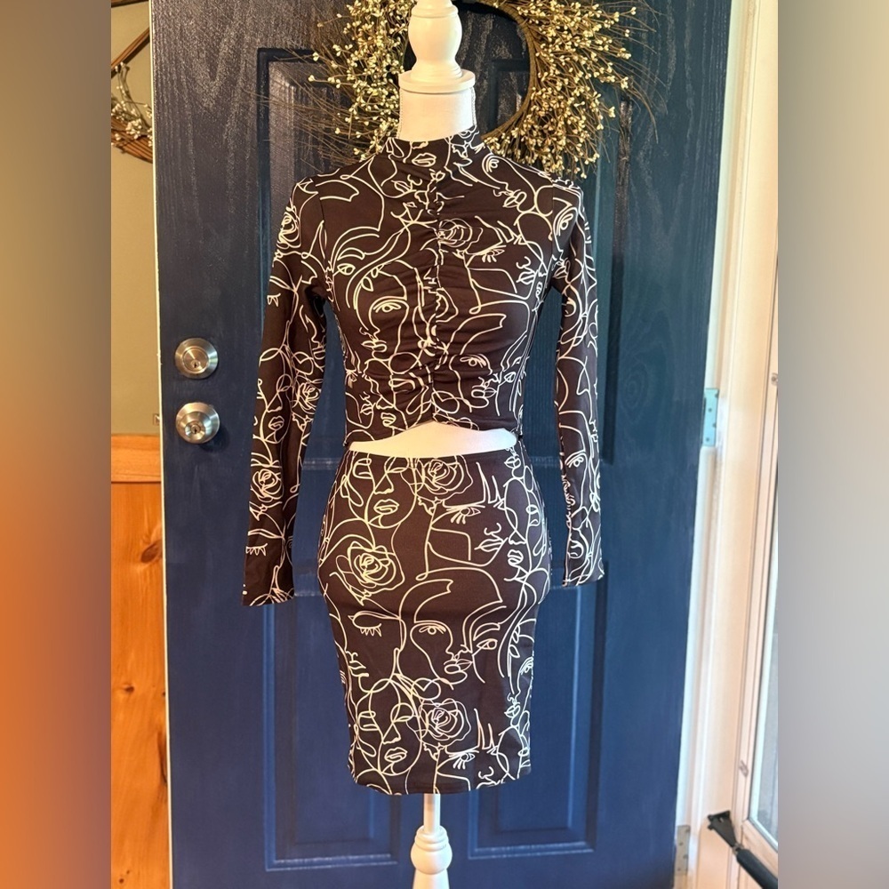 PrettyLittleThing Black and White Abstract Dress with cutout. NWT size 4